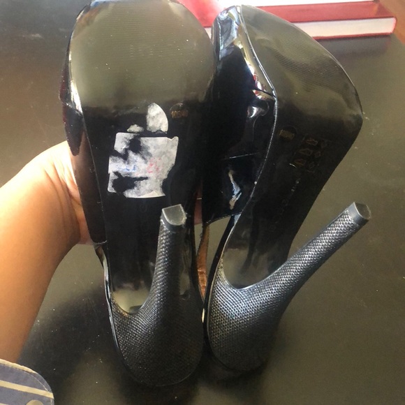 Shoes - Picture 4 of 12